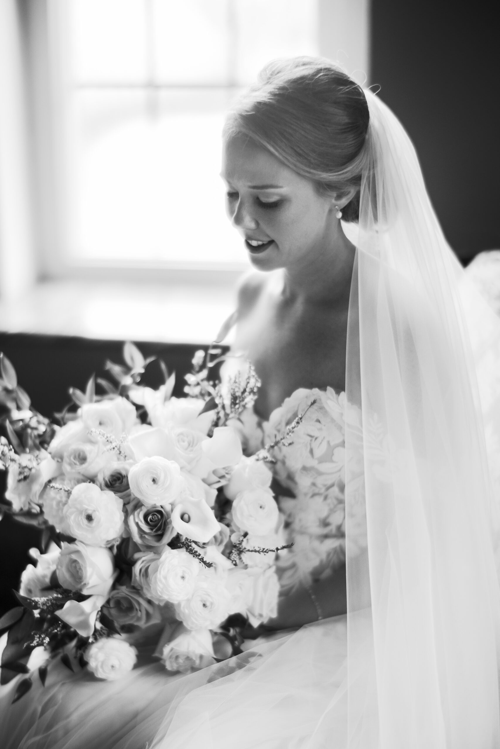 a relaxed bride with no wedding party